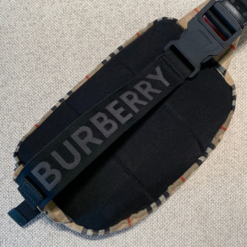 Burberry 博柏利 巴寶莉 經典格紋 斜挎雙層腰包 胸包 男包。-6