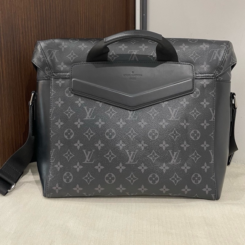 LV路易威登 Voyage 牛皮 单肩包斜挎包 中号 男款 黑色,-1