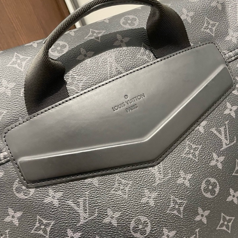 LV路易威登 Voyage 牛皮 单肩包斜挎包 中号 男款 黑色,-4