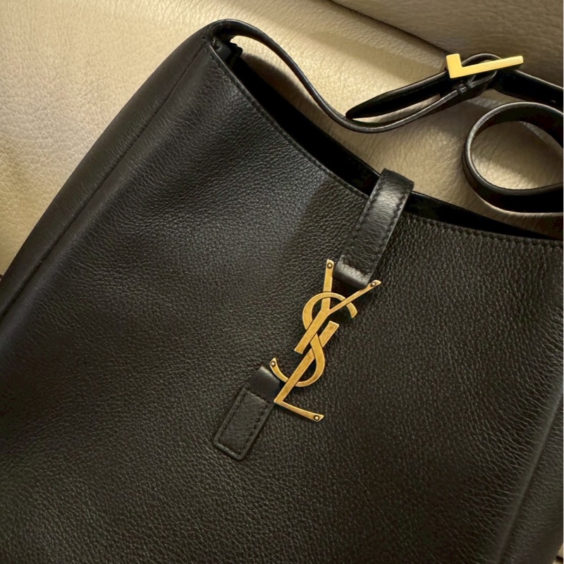 YSL hobo Small 小號 Le 5 à 7 小型柔軟粒面小牛皮肩背包 SAINT LAURENT-3