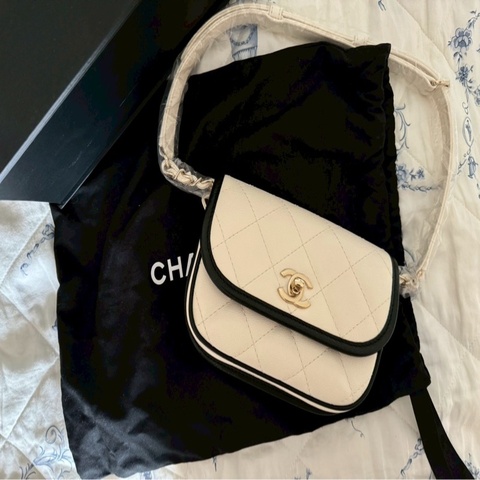 Chanel 香奈兒 熊猫配色 郵差包 馬鞍包 mini