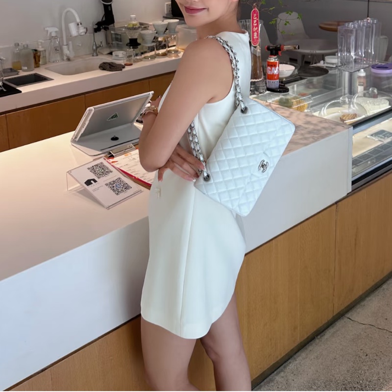 香奈兒CF25 CHANEL白色牛皮銀釦Classic Flap 25公分雙蓋口蓋包A01112 絕美現貨仙女包 🤍-1