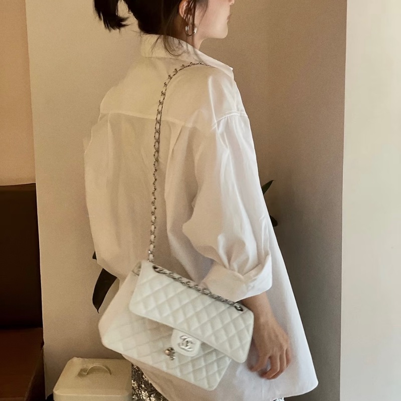 香奈兒CF25 CHANEL白色牛皮銀釦Classic Flap 25公分雙蓋口蓋包A01112 絕美現貨仙女包 🤍-9