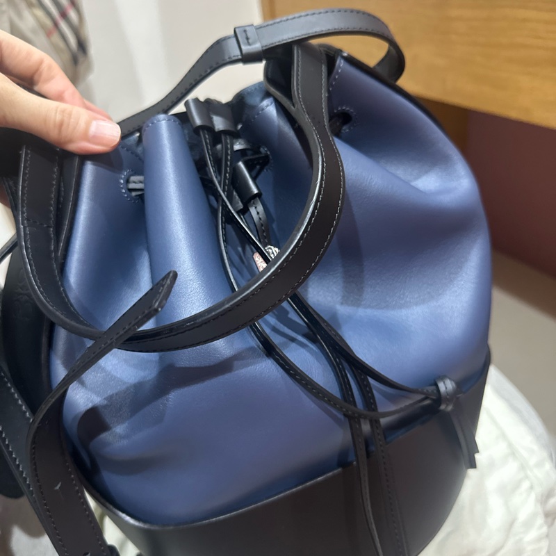 Loewe 中號氣球包深藍配黑-2