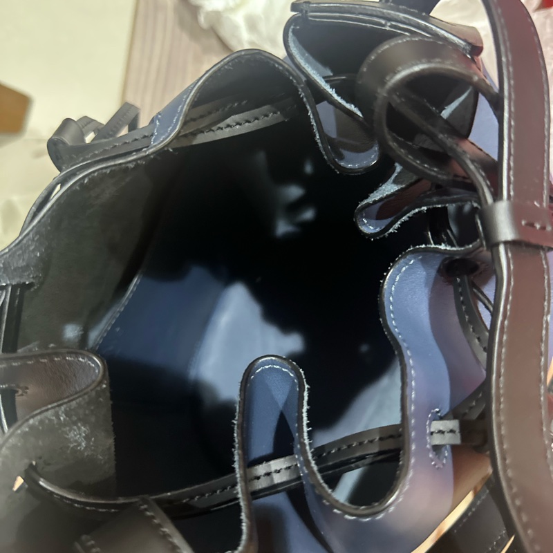 Loewe 中號氣球包深藍配黑-10