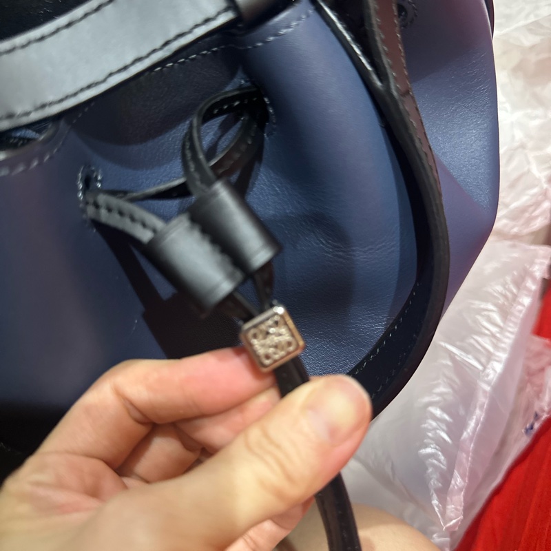 Loewe 中號氣球包深藍配黑-12