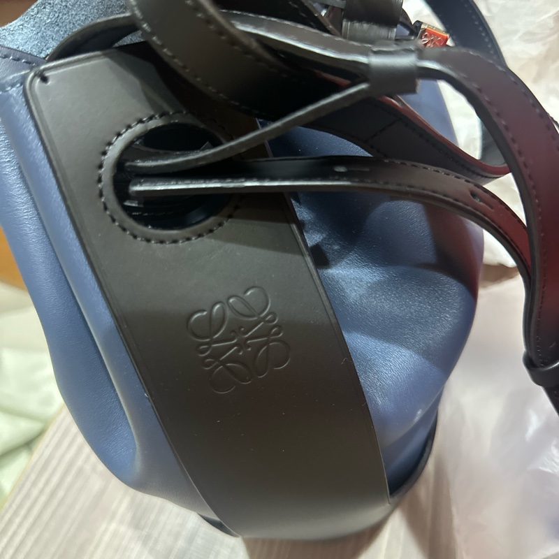 Loewe 中號氣球包深藍配黑-13