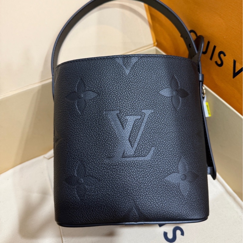 全新全配❤️晶片🉑斜背👌LV 黑色 All In BB #水桶包 #全皮 M13480-10