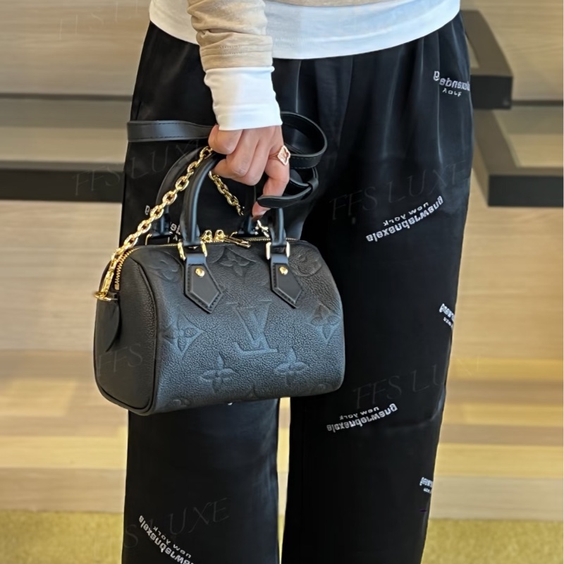 大全配🈶購證❤️晶片款❤️#lv #黑色 #speedy20 #全皮 #枕頭包-1
