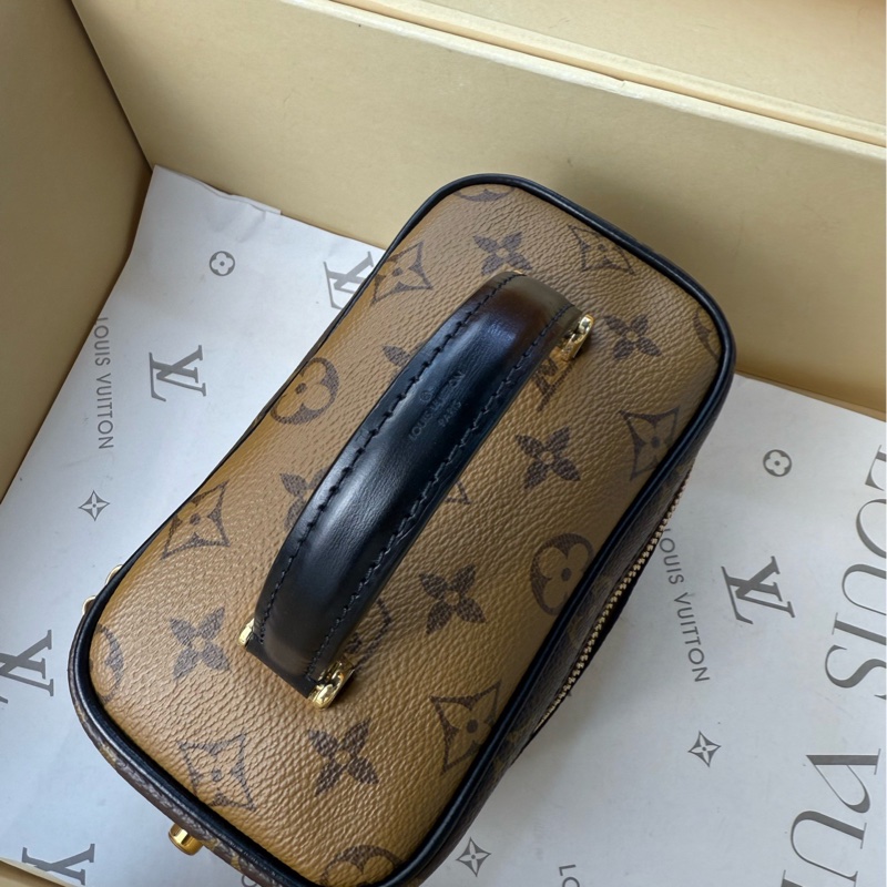 全新全配❤️晶片🉑斜背❤️ lv #老花 #新款 #化妝盒 #vanity-9