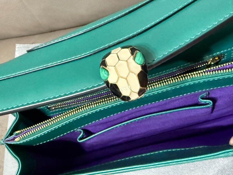 Bvlgari Serpenti Forever 蛇頭包中型牛皮純色蛇頭單肩包-11