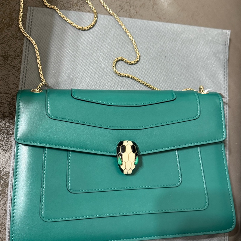 Bvlgari Serpenti Forever 蛇頭包中型牛皮純色蛇頭單肩包-19