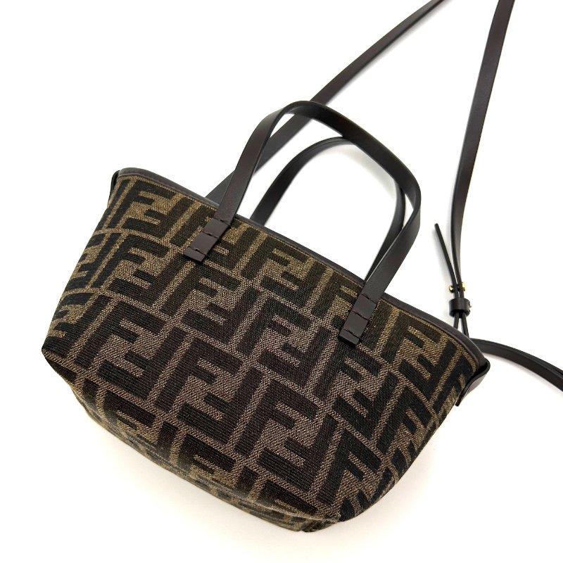 FENDI 經典老花FF手提肩背斜背包15*13*11 98新配件塵袋-3