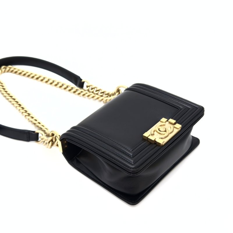 CHANEL 黑金光面牛皮Leboy肩背斜背包18*15*7 98新配件塵袋-3
