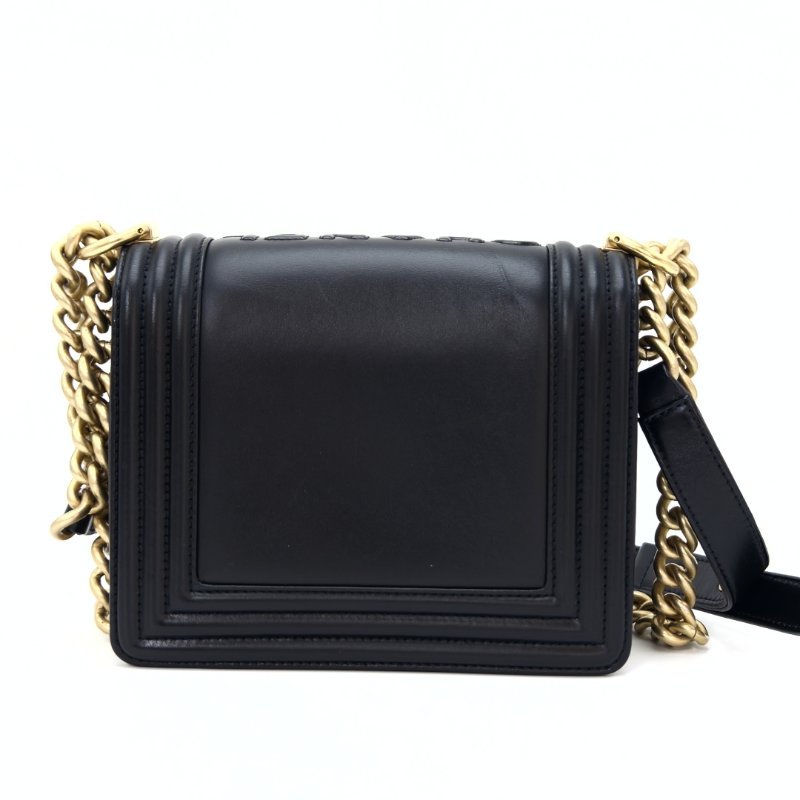CHANEL 黑金光面牛皮Leboy肩背斜背包18*15*7 98新配件塵袋-6