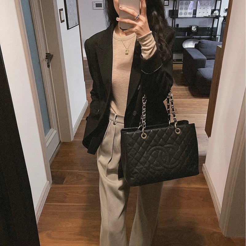 Chanel GST黑金荔枝纹牛皮托特包-6
