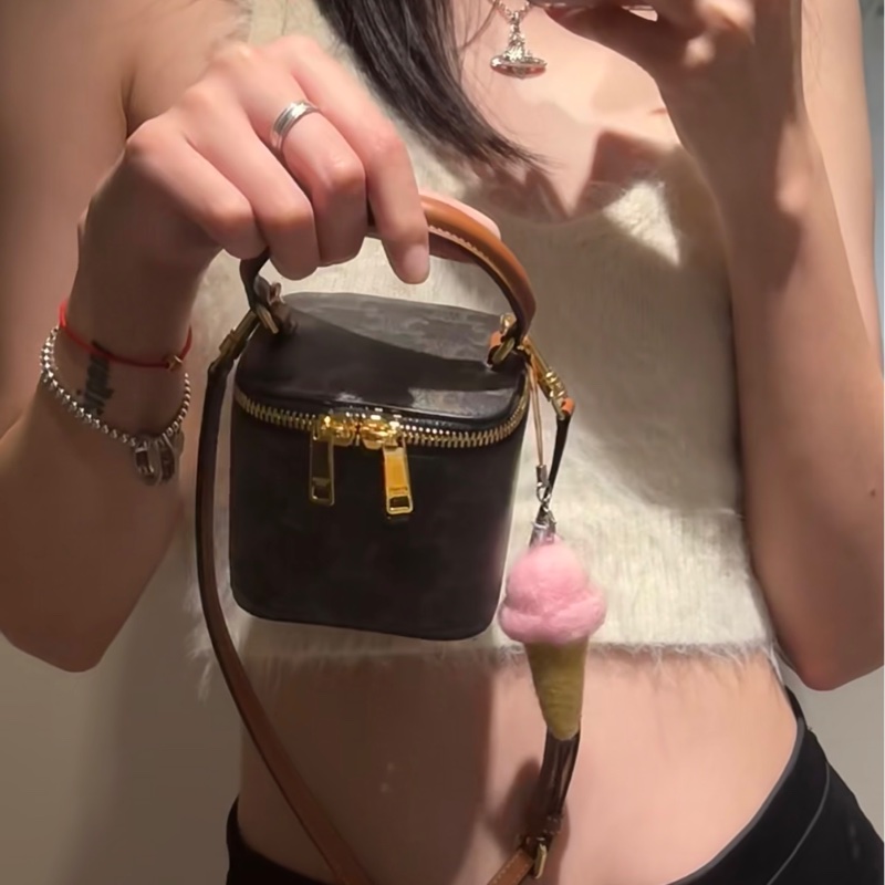CELINE赛琳 老花Triomphe迷你手柄小化妆盒子包 22年-6