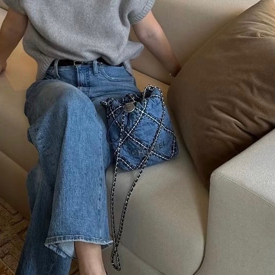 絕美百搭😍99新🈶購證✨Chanel香奈兒24P春夏系列牛仔格紋鏈條22bag迷你mini垃圾袋單肩斜挎包-6