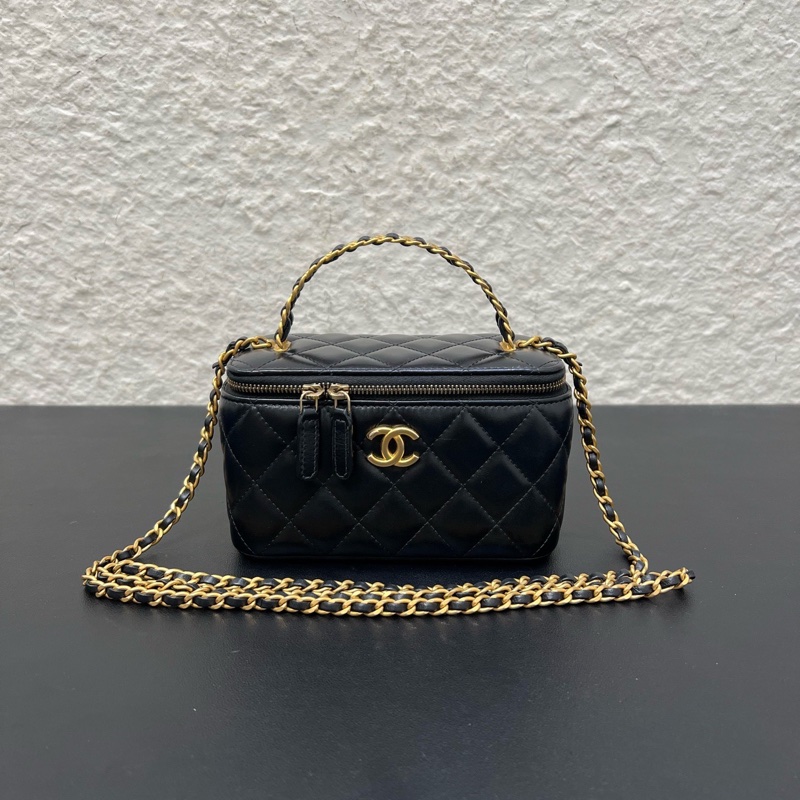 Chanel香奈兒23P 小牛皮黑金鏤空字母手柄長盒子鏈條包-0