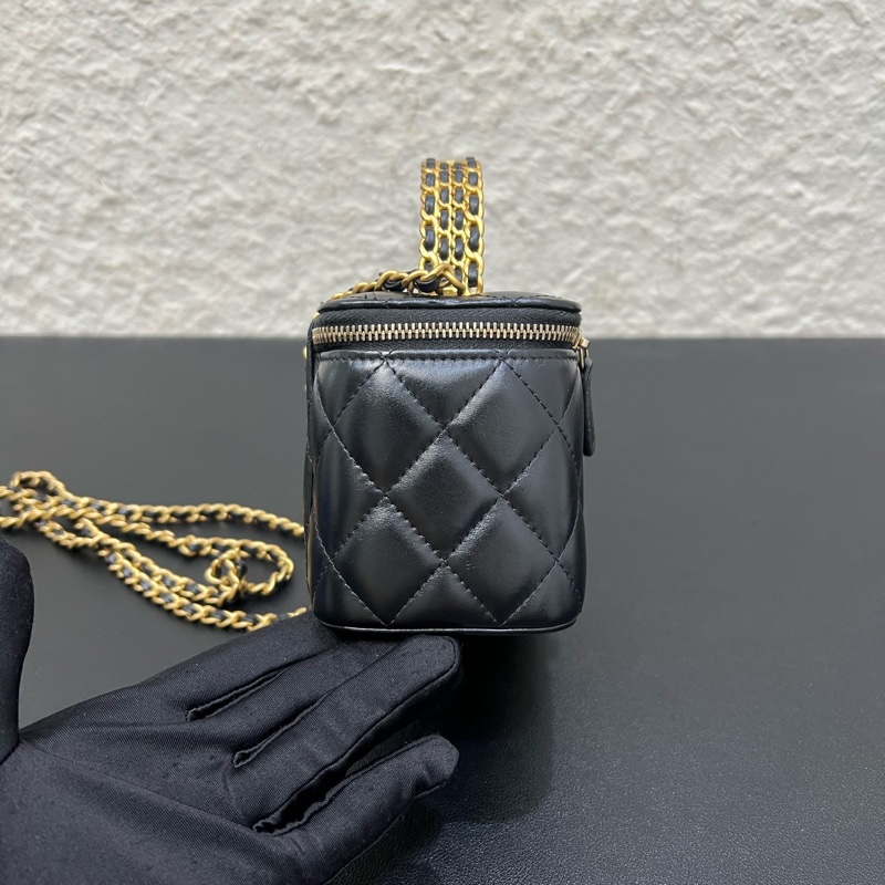 Chanel香奈兒23P 小牛皮黑金鏤空字母手柄長盒子鏈條包-2