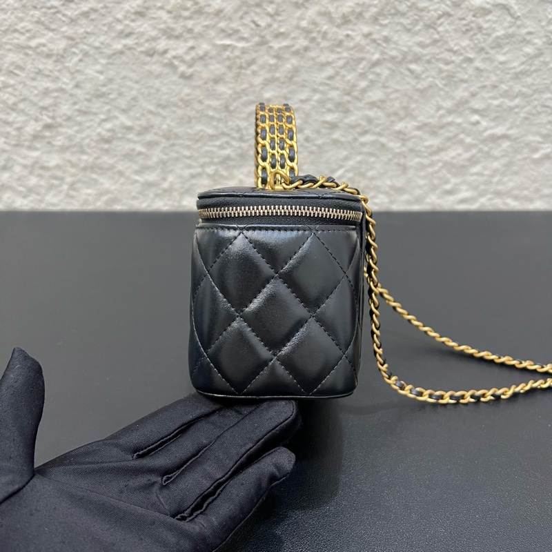Chanel香奈兒23P 小牛皮黑金鏤空字母手柄長盒子鏈條包-3