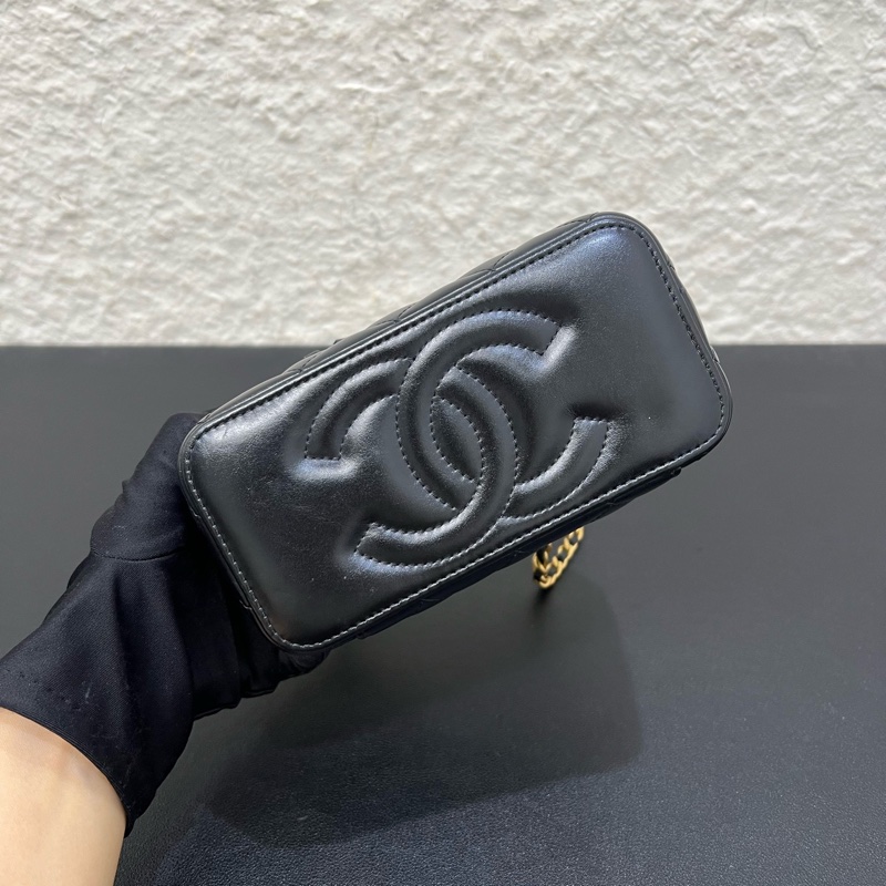 Chanel香奈兒23P 小牛皮黑金鏤空字母手柄長盒子鏈條包-4