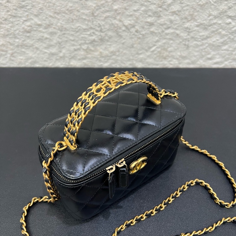 Chanel香奈兒23P 小牛皮黑金鏤空字母手柄長盒子鏈條包-5
