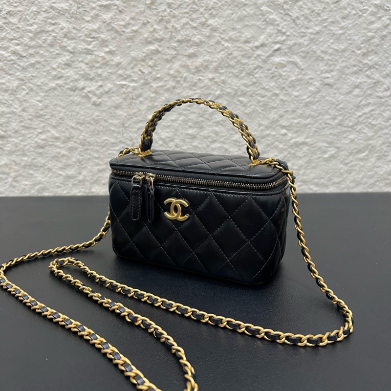 Chanel香奈兒23P 小牛皮黑金鏤空字母手柄長盒子鏈條包-7