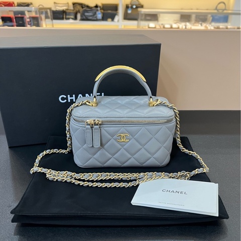 98新Chanel香奈兒羊皮灰色金屬手柄 22B盒子包化妝包