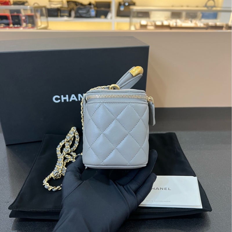 98新Chanel香奈兒羊皮灰色金屬手柄 22B盒子包化妝包-2