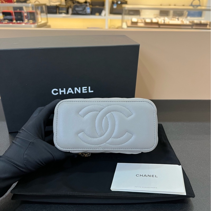 98新Chanel香奈兒羊皮灰色金屬手柄 22B盒子包化妝包-4