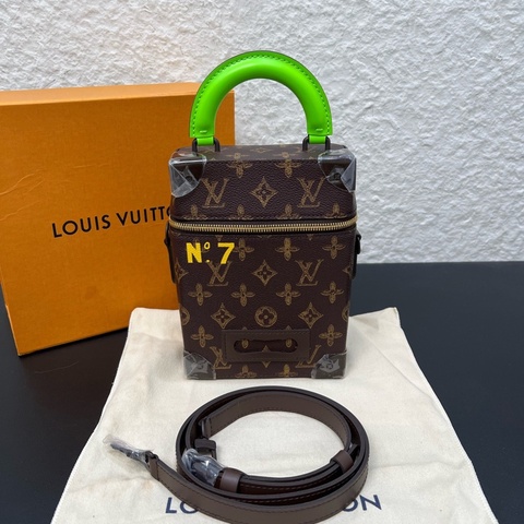 LV路易威登秀款盒子包soft trunk新款限量斜挎包男女通用
