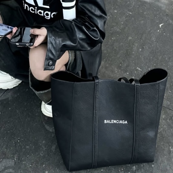 Balenciaga巴黎世家經典黑牛皮Logo標誌托特包-3
