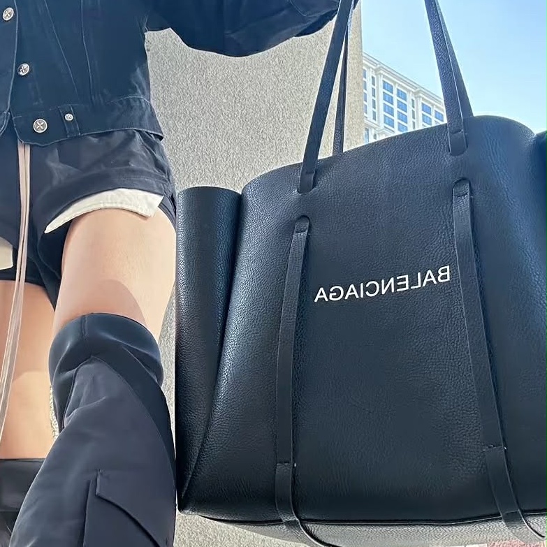 Balenciaga巴黎世家經典黑牛皮Logo標誌托特包-4
