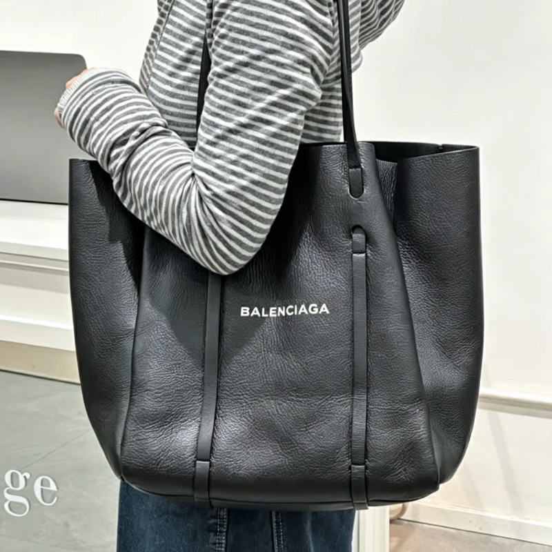 Balenciaga巴黎世家經典黑牛皮Logo標誌托特包-7