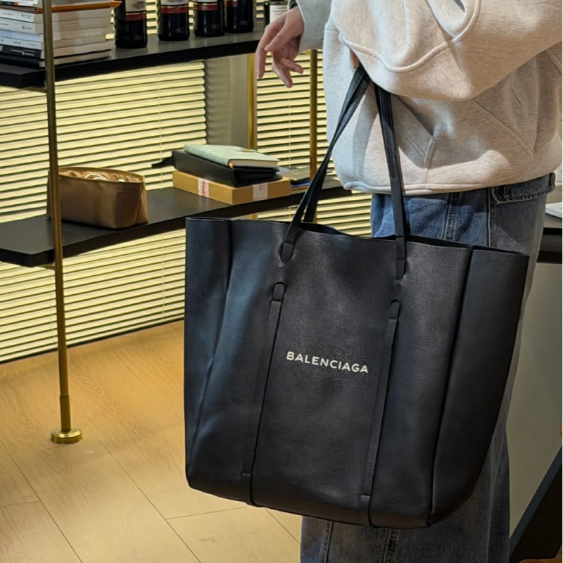 Balenciaga巴黎世家經典黑牛皮Logo標誌托特包-17