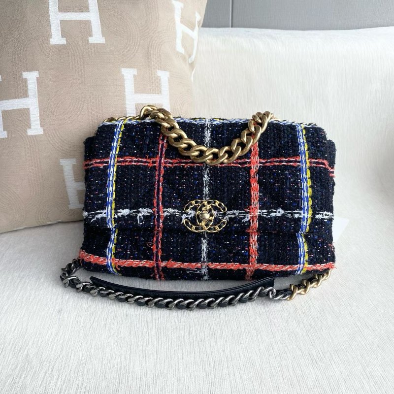 Chanel 粗花呢毛呢19bag 金扣 31*19*10 99新配件塵袋-1
