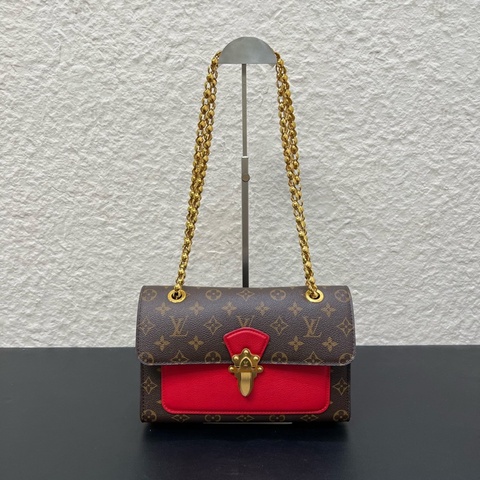 LV路易威登經典老花紅色Victoire維多利亞鏈條包
