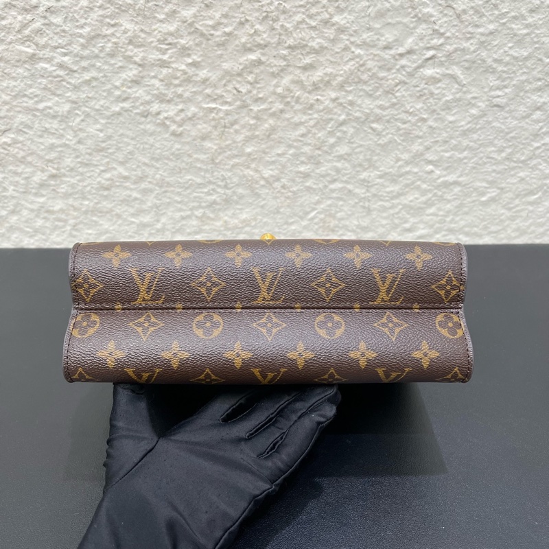 LV路易威登經典老花紅色Victoire維多利亞鏈條包-4