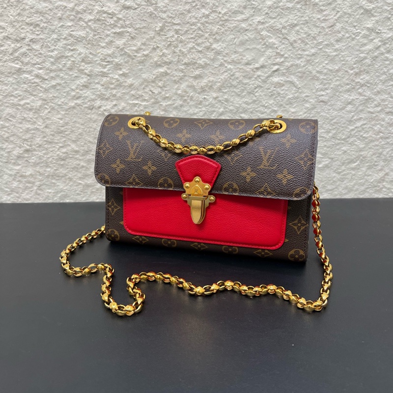 LV路易威登經典老花紅色Victoire維多利亞鏈條包-7