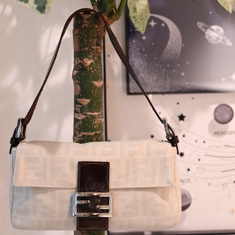 中古 Fendi Zucca Baguette 經典米白象牙色帆布法棍包-0