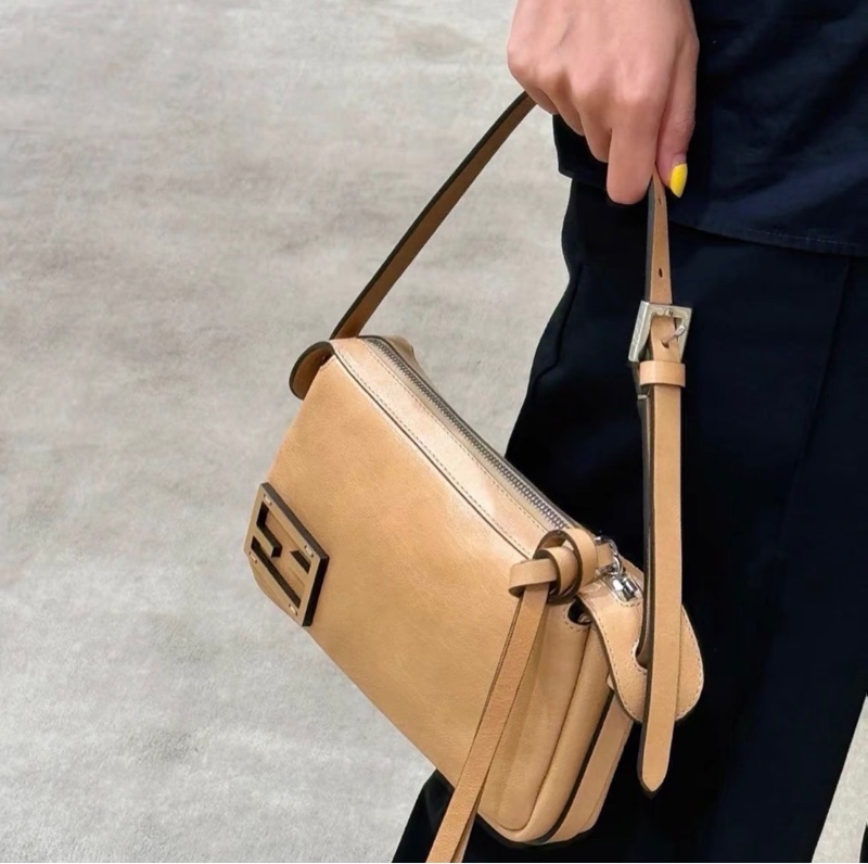 Fendi 芬迪 奶茶棕Simply腋下包 21cm-2