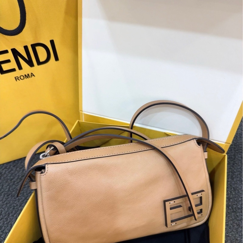 Fendi 芬迪 奶茶棕Simply腋下包 21cm-3