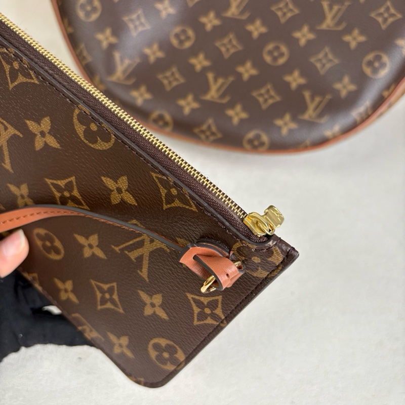 99新✨LOUIS VUITTON 路易威登Loop HOBO 經典老花滿印徽標Logo鏈條 帆布 豌豆包月亮包斜挎單肩包 大號 女款 棕色 金扣❤️正品-7