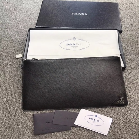 Prada 手拿包