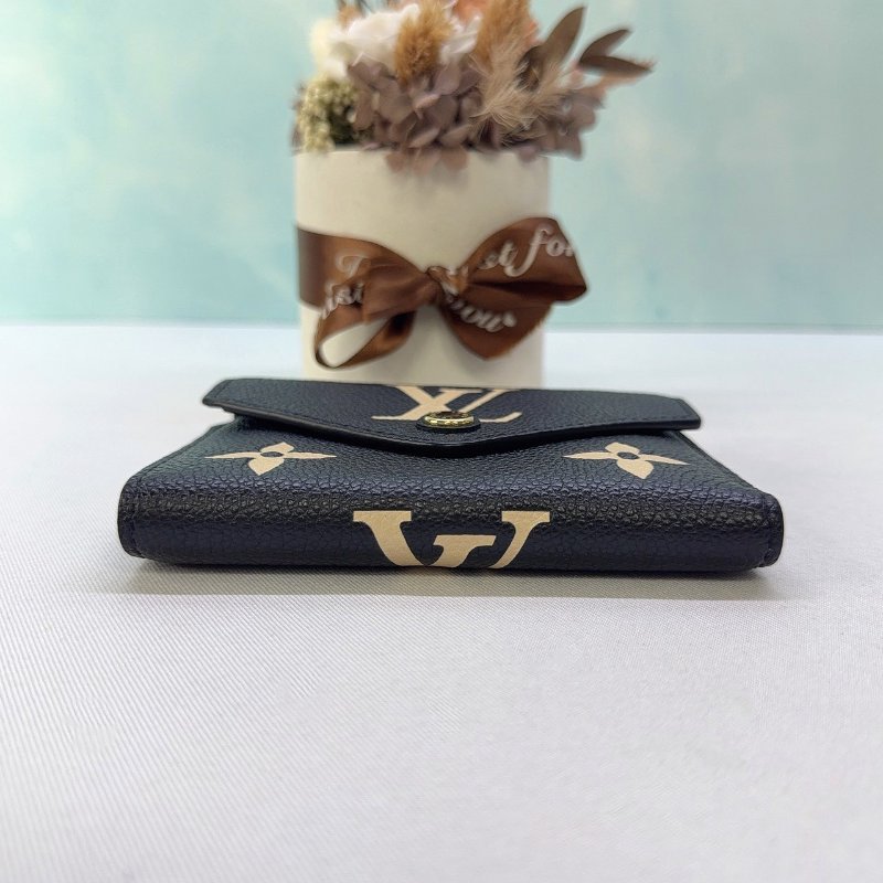 LV Victorine粒面雙色三折短夾-7