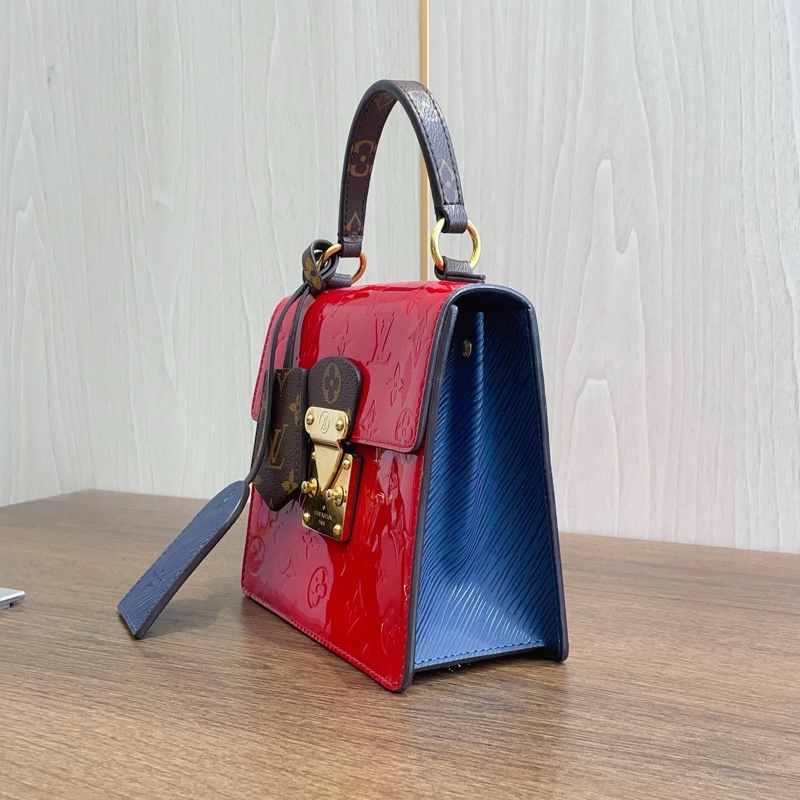99新 LV Spring Street郵差包-6
