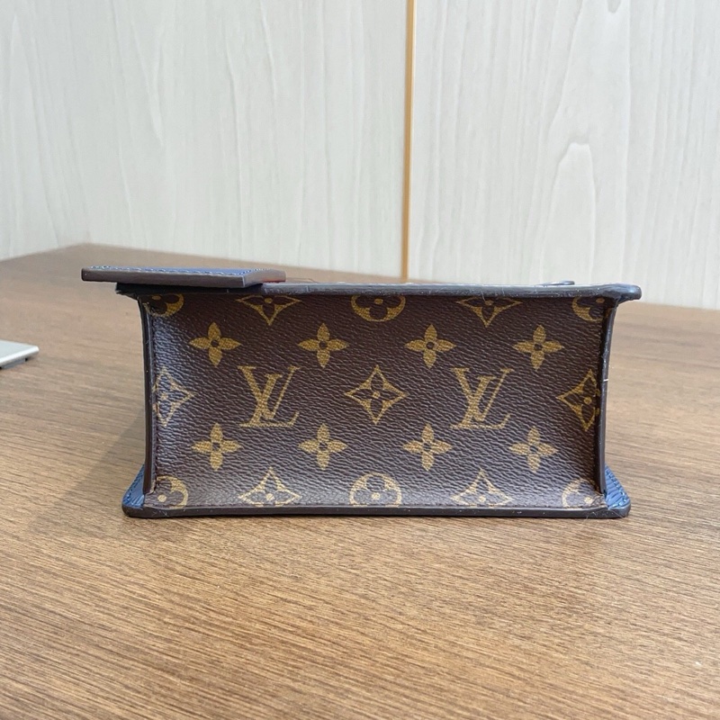 99新 LV Spring Street郵差包-7