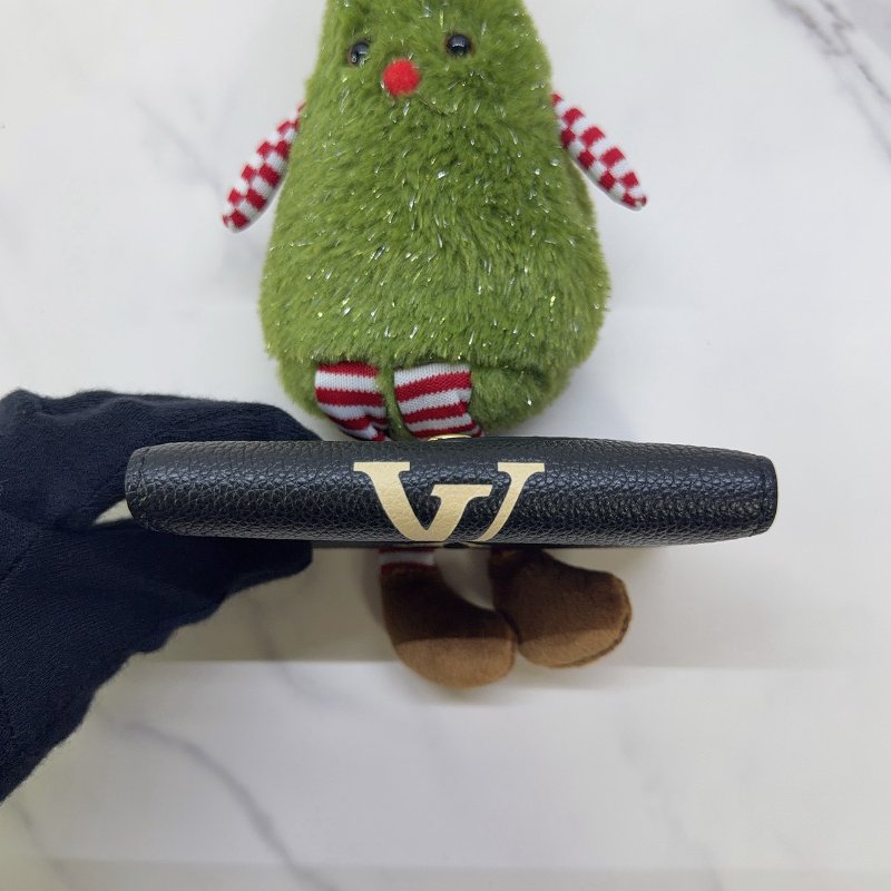 LV Victorine雙色壓紋三折短夾-7