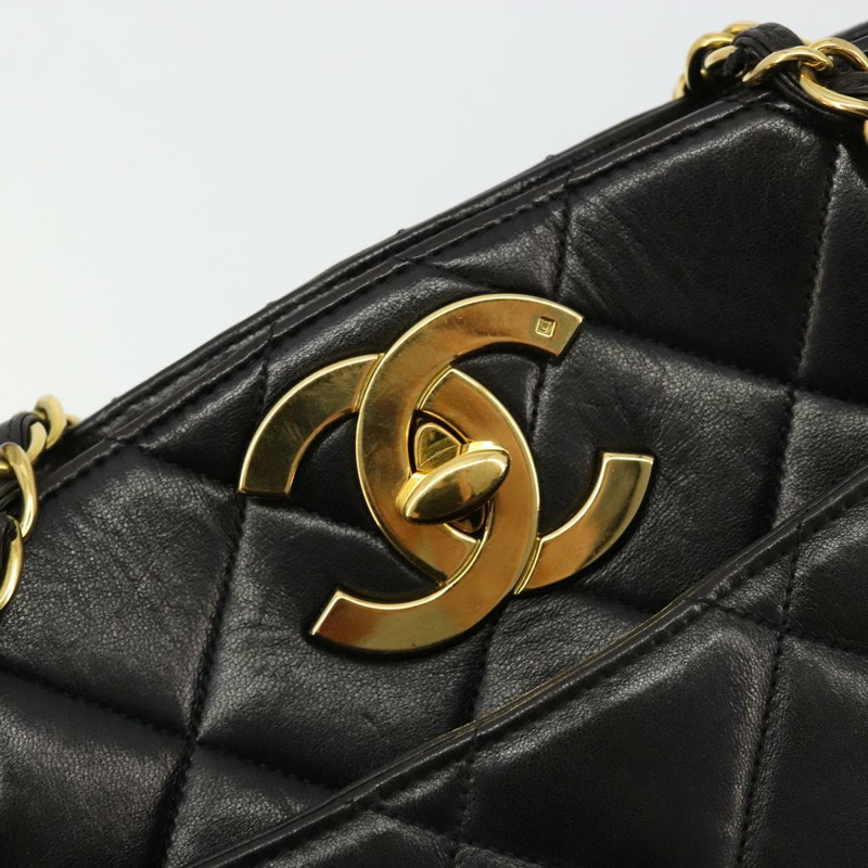 【日本直送】香奈兒 (CHANEL) 絎縫鏈條肩背包,羊皮材質,黑色,金色雙C標誌,正品編號 180479SAV-16